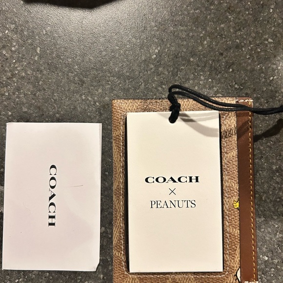 Coach Snoopy Peanuts Tan Multi Card Holder - Picture 2 of 5
